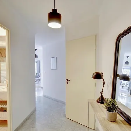 Le Bienheureux Beau T2 En Plein Centre Avec Grande Terrasse Apartmán *